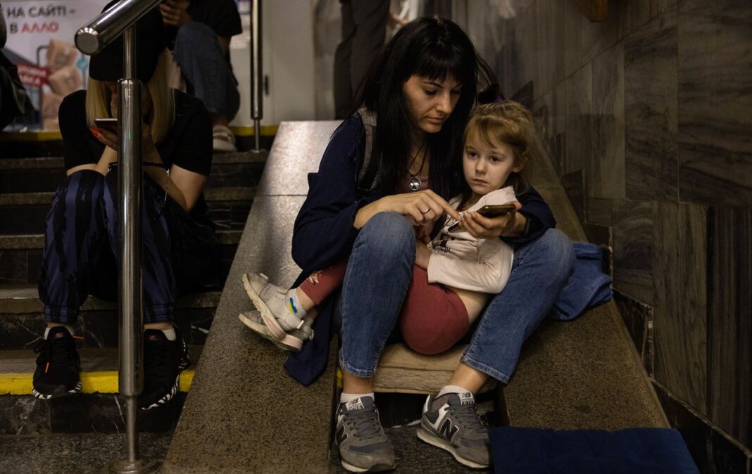 _metro_povitryana_trivoga_raketniy_obstril_gettyimages_1258270288_a4088fa98200d6756f85e219b7a81831_1300x820